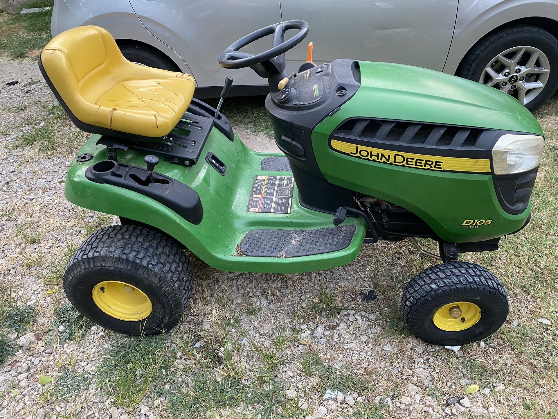 John Deer Lawnmower 100 Series 