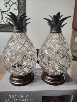 SET OF 2 ILLUMINATED PINEAPPLE LANTERNS
