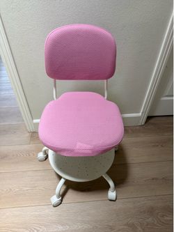 CHILDREN’S DESK CHAIR 🩷