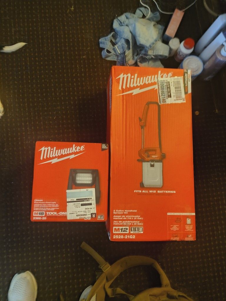 Bundle Deal Sprayer And Light Milwaukee