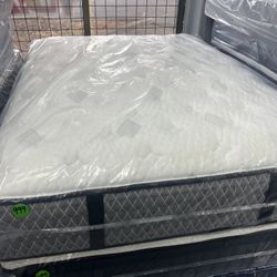 QUEEN SIZE KLUFY AIRELOOM MATTRESS & BOX SPRING BED SET
