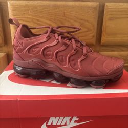 Nike Air VaporMax Plus – Women’s Size 9 – NEW – $140 OBO