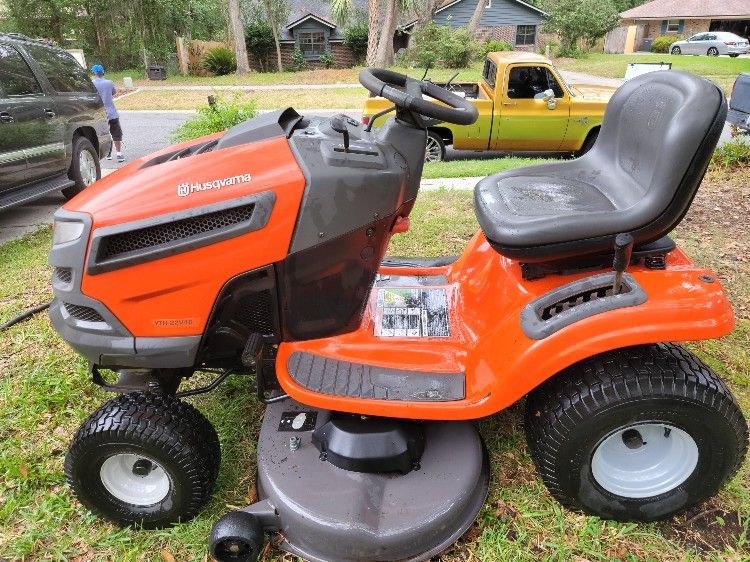 Huskavarna 42" riding lawn mower