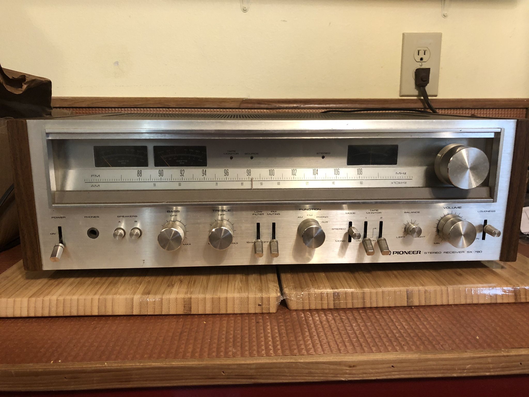 Pioneer SX-780 Receiver - Needs repair, Great cosmetic, very clean inside and out