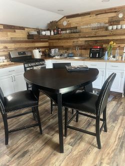 Table With Chairs 