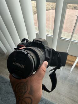 Nikon D5600 DSLR Camera with Lens
