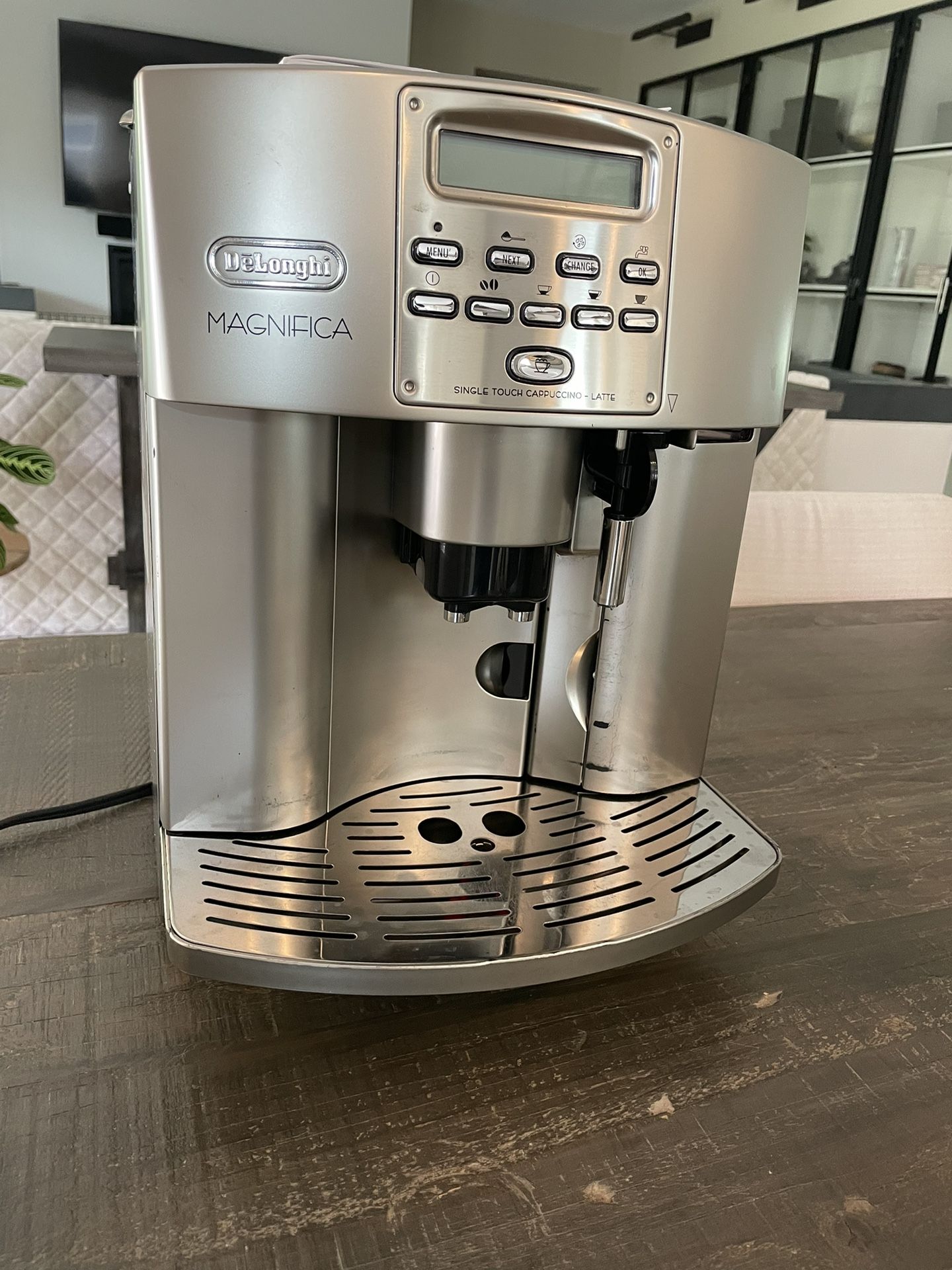 DeLonghi ESAM3500.N Magnifica Digital Super-Automatic Espresso/Coffee Machine
