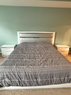 King Bed Set - No mattress