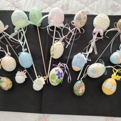 Easter Lot. Includes Bag Of About 20 In 2nd Pic