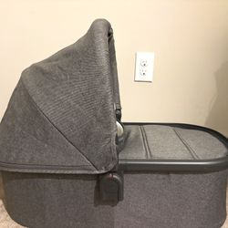 UPPAbaby Bassinet V2 - Charcoal Grey - Lightly Used