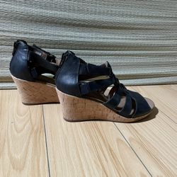 Summer wedges with straps