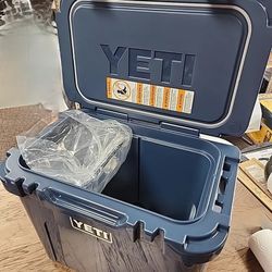Brand New Yeti Roadie 32 Cooler Navy Blue!!!