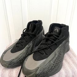 AE1 Basketball Shoes Size 7.5