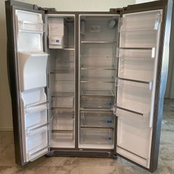 REFRIGERATOR FRIGIDAIRE GALLERY SIDE BY SIDE  