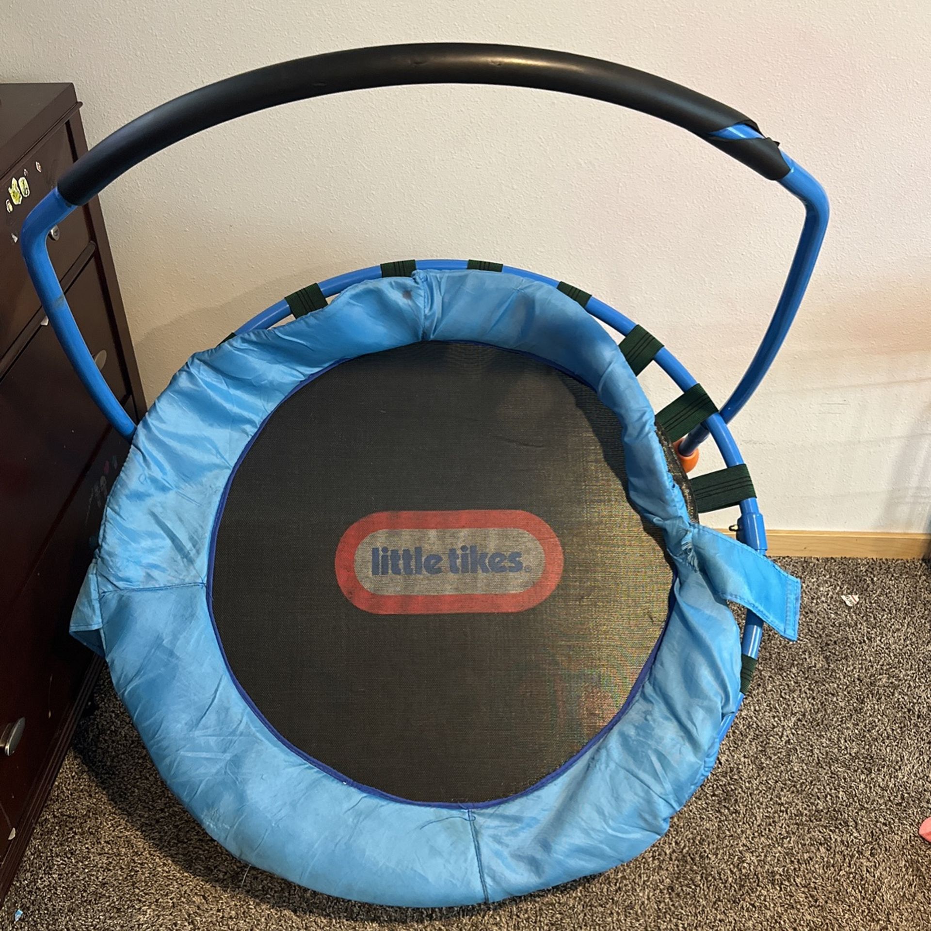 Little tikes. Trampoline