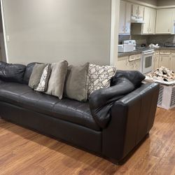 Leather Couch Good Condion 