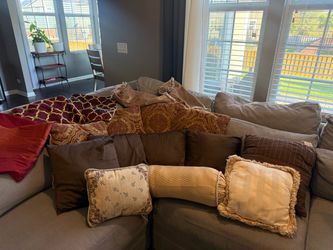 Decorative throw pillows (12) and pillow covers (5)