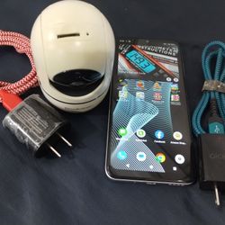 WIFI  SURVEILLANCE  CAMERA- BUNDLE WITH SCREEN