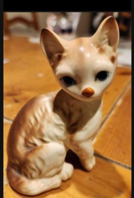 Vintage Cat Figurine 