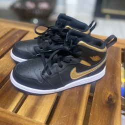 Jordan AJ 1 Mid Kids Size 9.5