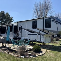 2021 Alliance 372RK Fifth Wheel 