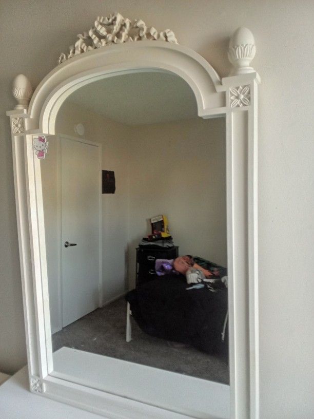 Mirror W/Vanity Set 