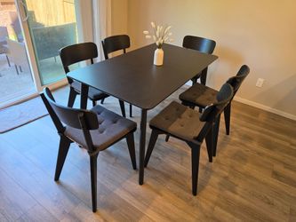 Black Wooden Table and 6 chairs with padding