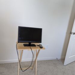 SEIKI   24 Inch LED T V Monitor With Remote 