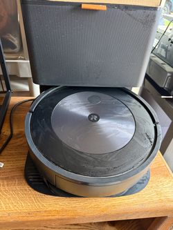 iRobot Roomba Robot Vacuum with Base