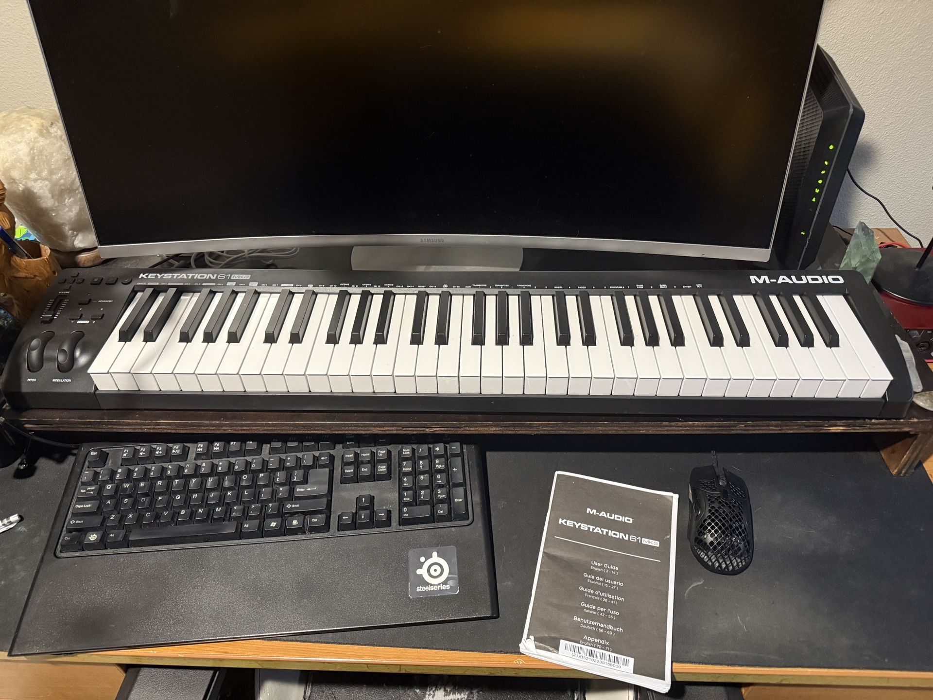 M-Audio Keystation 61 MK3 + Sustain Pedal + Manual