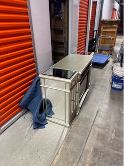 Entertainment center