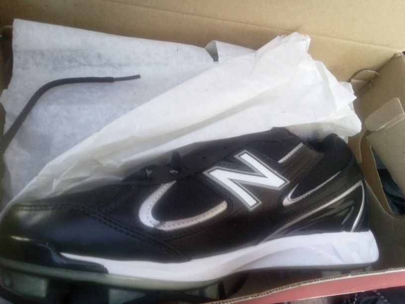 NB Baseball Cleats