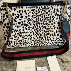 Authentic Gucci Leopard 453764 Black Nymphaea Print