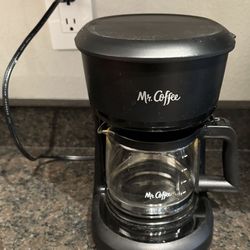 Mr. Coffee 5-Cup Mini Brew Coffee Maker – Black – Works Great