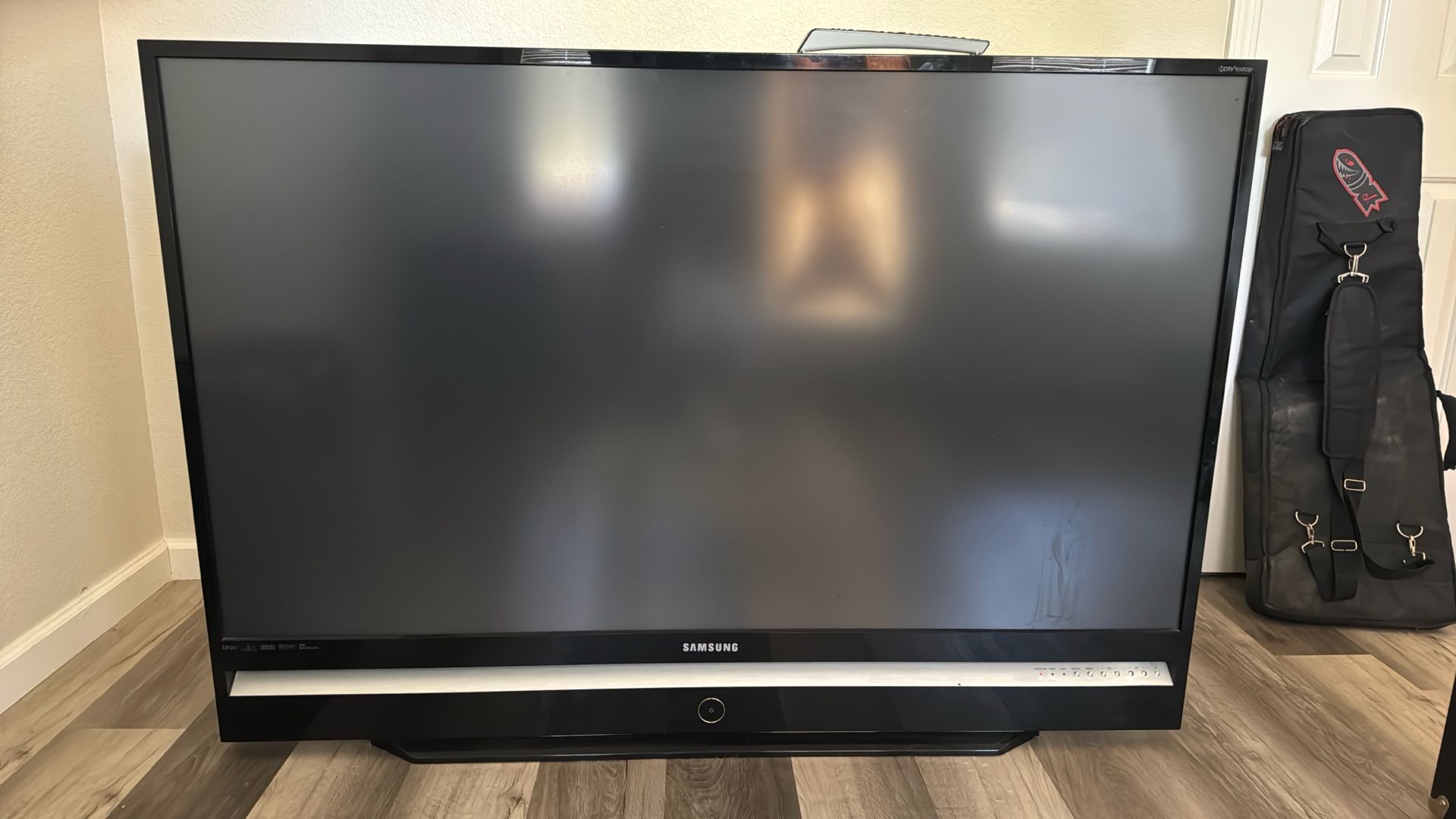 61” Samsung Projection DLP TV (HLS6187W) - $400