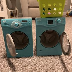 Doll Sized Washer/Dryer With Accessories 