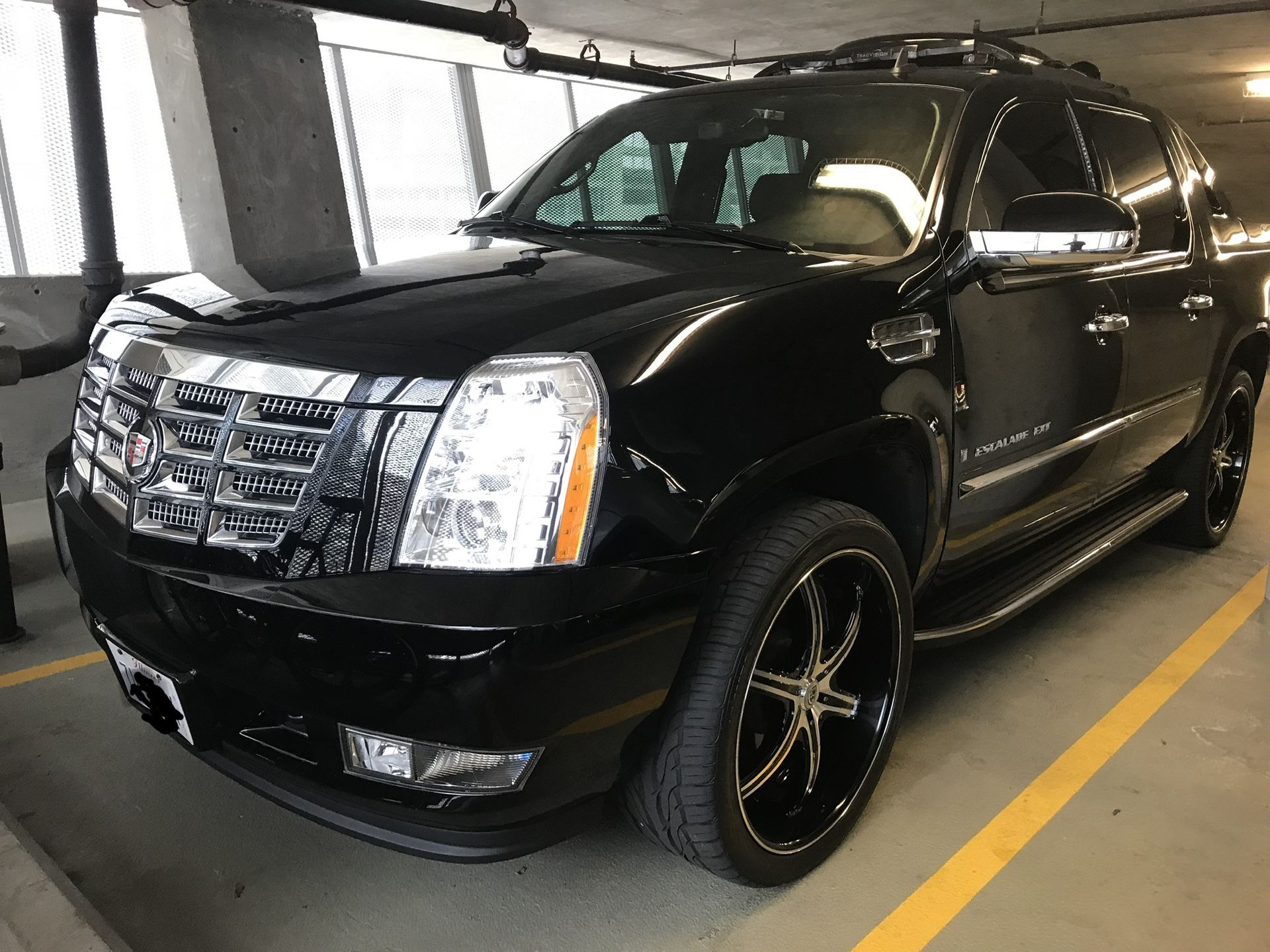 Lexani LX-6 24” rims and Toyo Tires