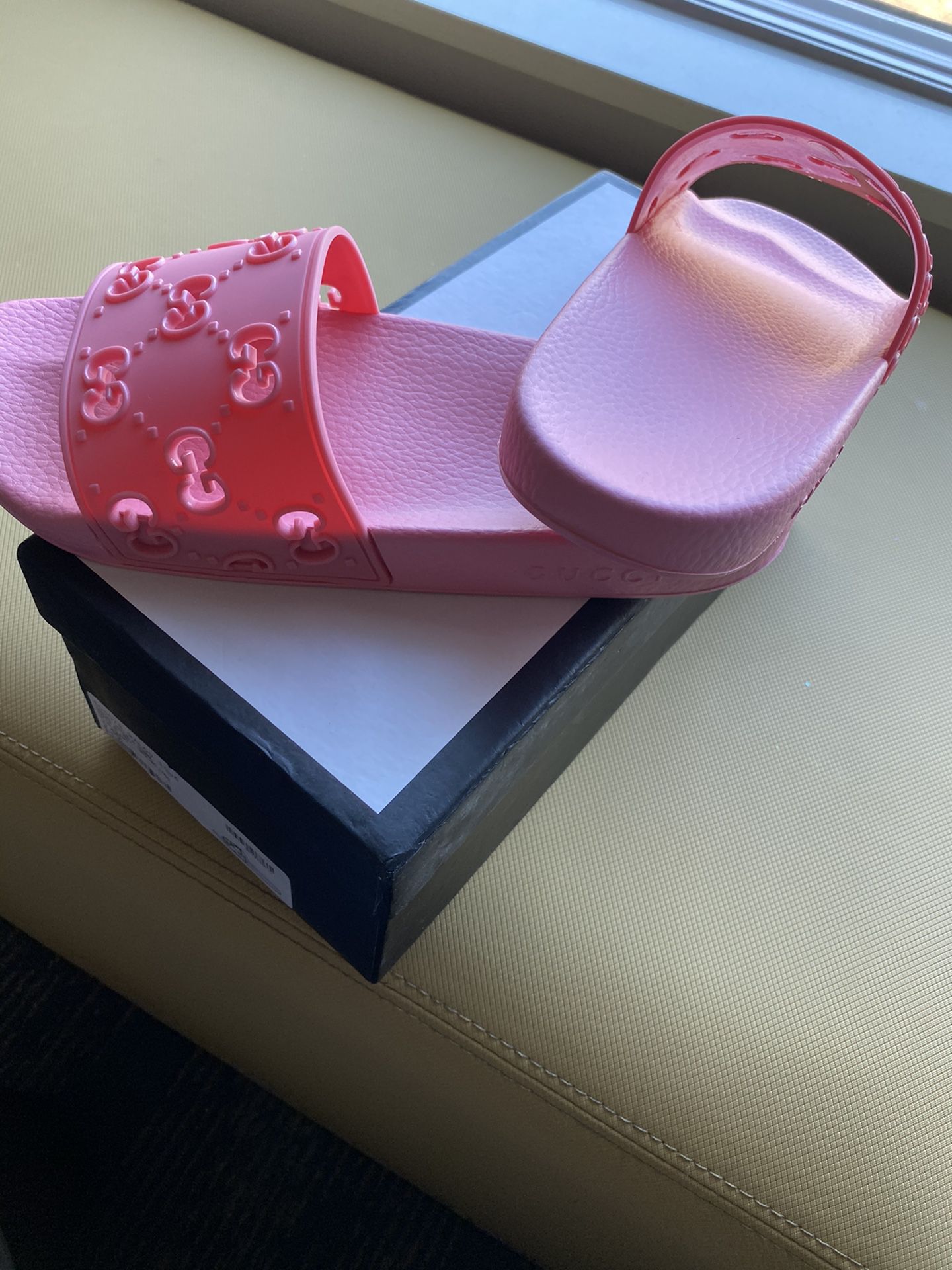 GUCCI GG Slide Sandal (PINK)