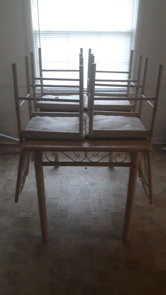 Tan kitchen table/ with 4 chairs