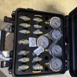 HYDRAULIC PRESSURE TEST KIT 13 COUPLING, 5 GAUGES, 5 HOSE, 14 TEE