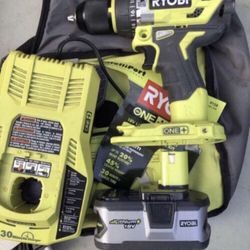 Hammer drill with 4ah battery and fast charger