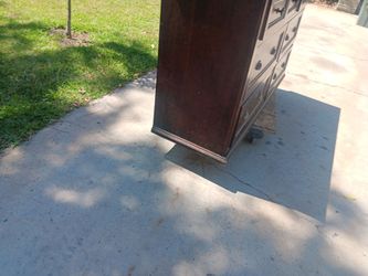 FREE DRESSER