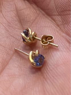 10k yellow gold tanzanite earrings - missing 1 backing