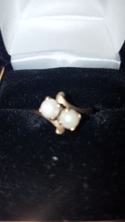 pearl ring set in 14kt