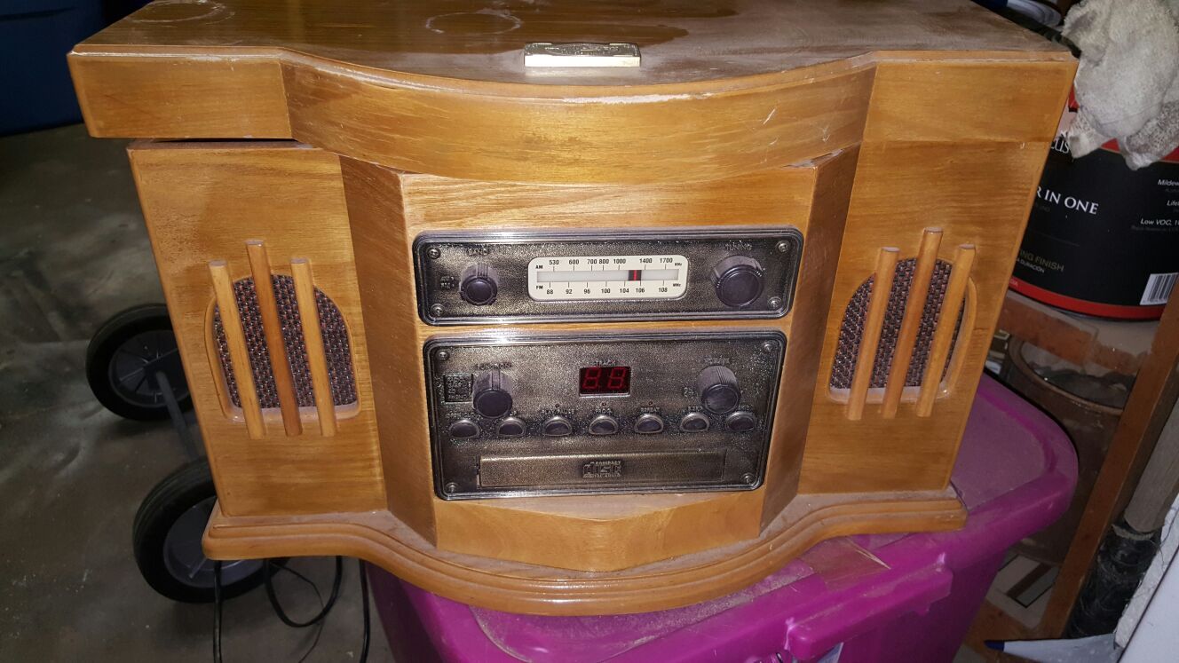 SPIRIT OF ST. LOUIS Turntable, Cassette Tape, & CD Player w/Built-in Speakers