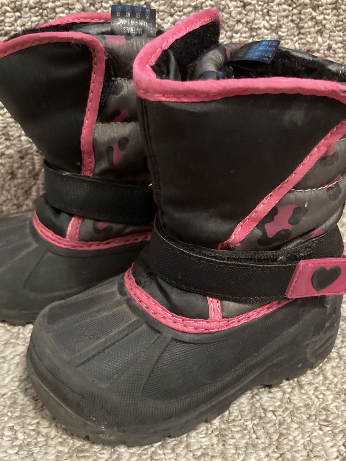 Snow boots, toddler size 6