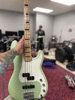 Fender Precision Bass RAT pedal sans amp pedal