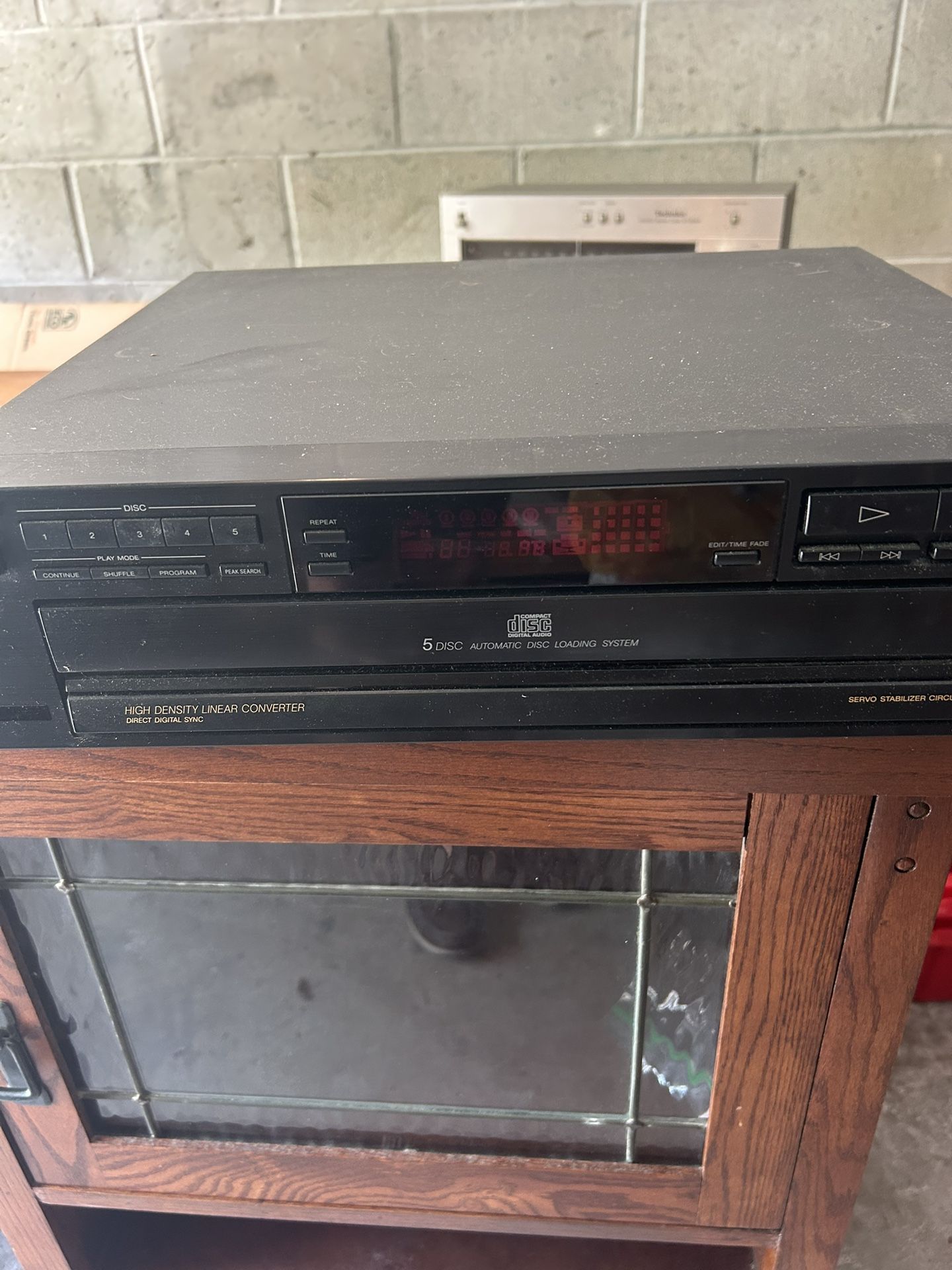 Sony 5 Disc CD Player. Automatic Disc Loading System