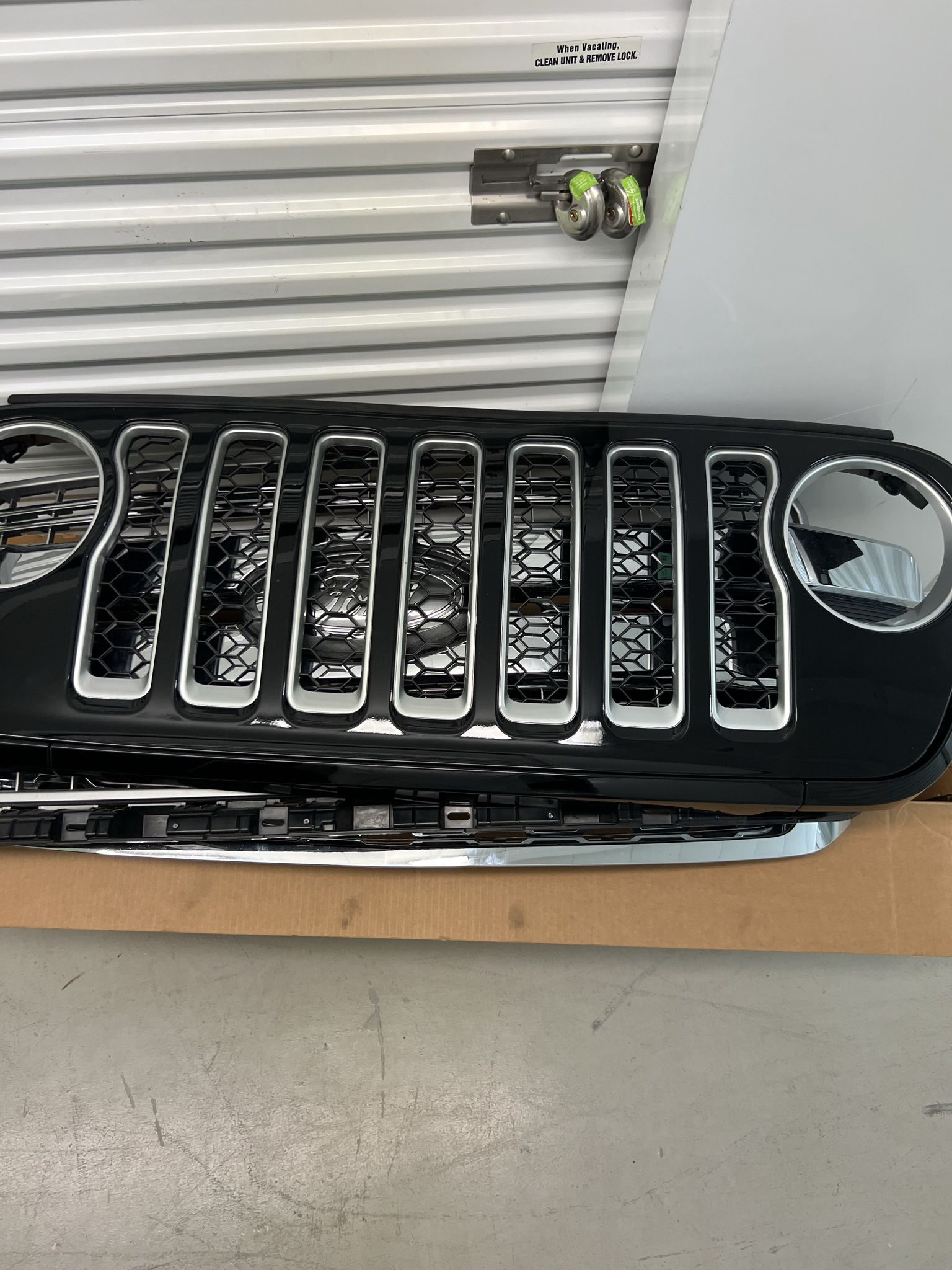 2021 Jeep Overland Front Grille