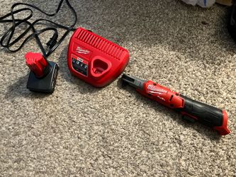 Milwaukee M12 FUEL 3/8” Ratchet w/ 4.0 Ah Battery and charger